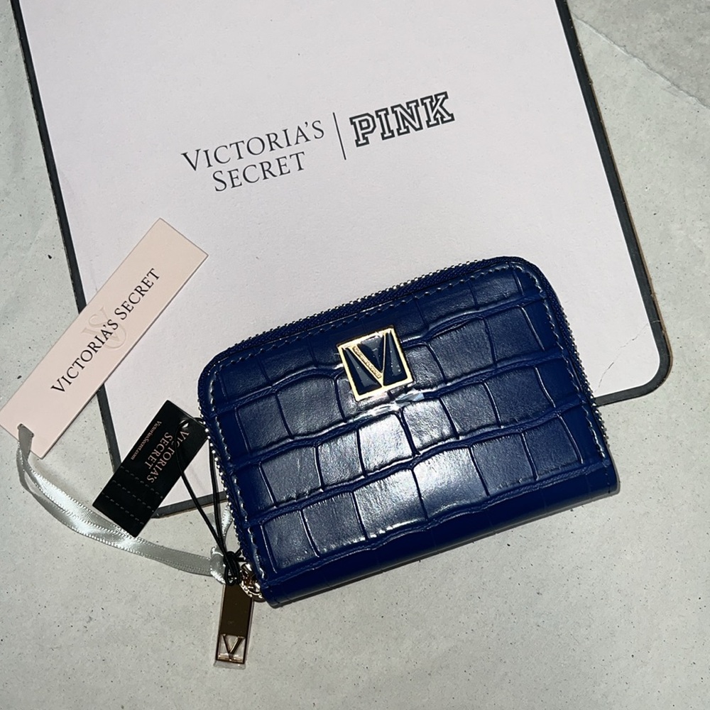 Victoria’s Secret Zip Up Small Wallet